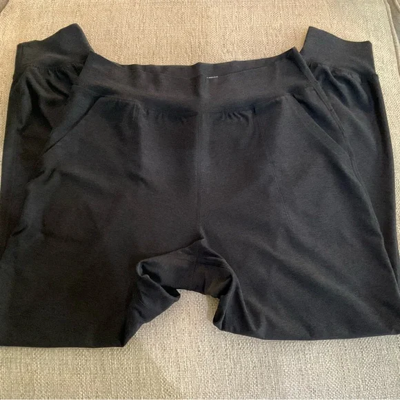 Old Navy Black Women's Joggers size M. - Picture 4 of 9